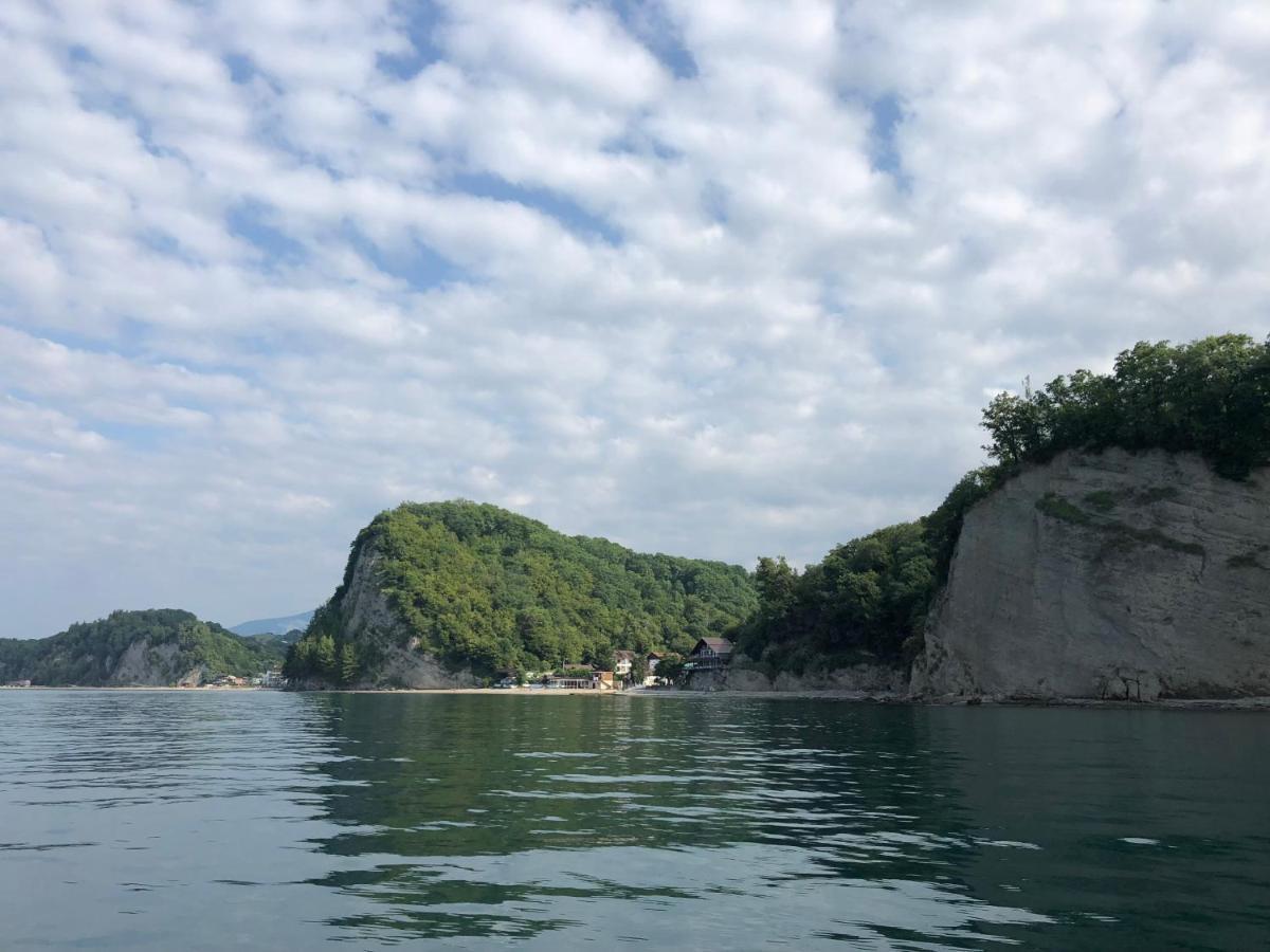 Золотая Бухта База Отдыха Pizunda Esterno foto