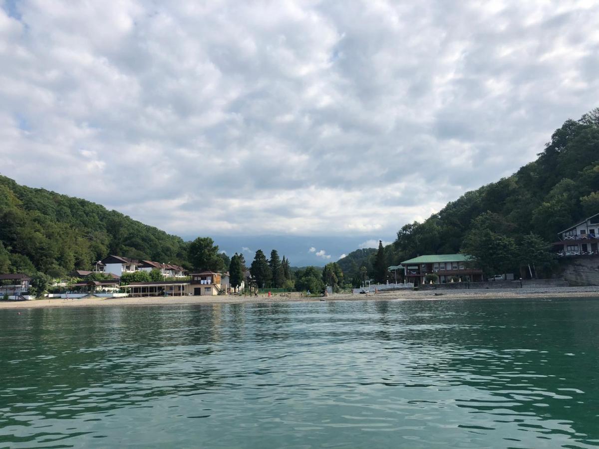 Золотая Бухта База Отдыха Pizunda Esterno foto